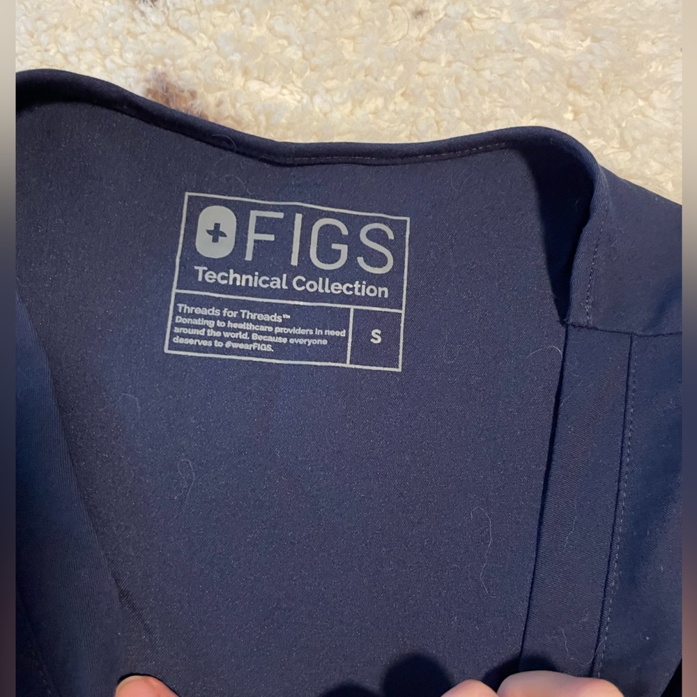 FIGSs navy blue scrub top